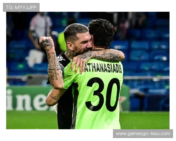 欧冠奇迹！从实时快讯到深度解读：李哲如何用内容创作突破困局？