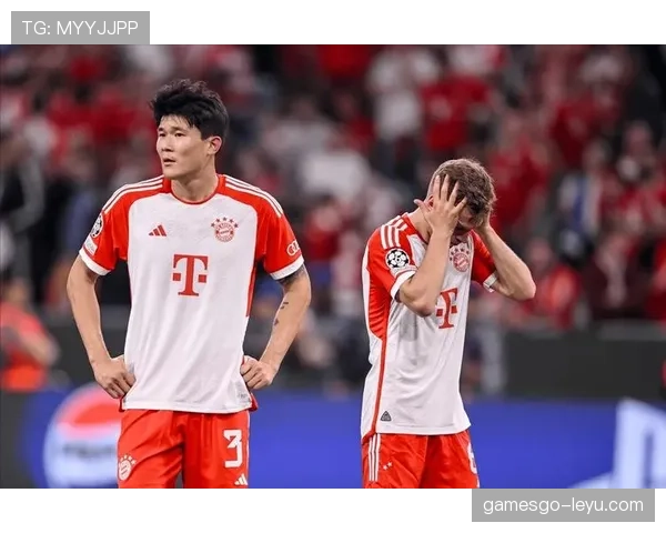 金玟哉稳健发挥助球队勇夺超级杯冠军,球迷热情欢呼致敬 金玟哉稳健发挥助球队勇夺超级杯冠军,球迷热情欢呼致敬