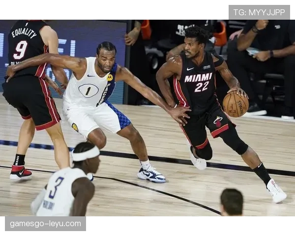 扬尼斯多次挡拆制造错位，提升内线得分与防守效率明显