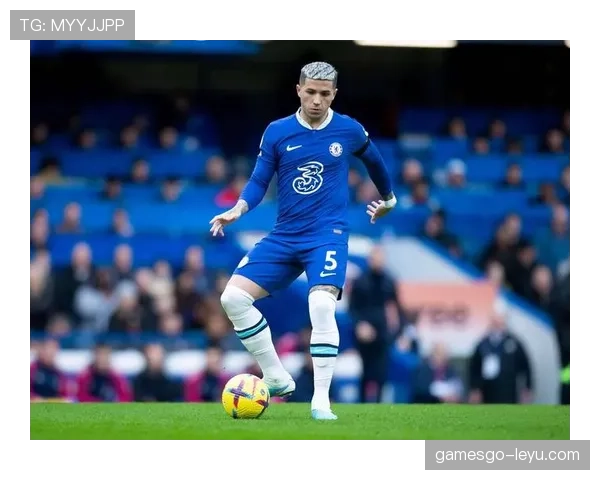 切尔西年轻阵容表现波动，球队稳定性承压、对赛季走势形成制约